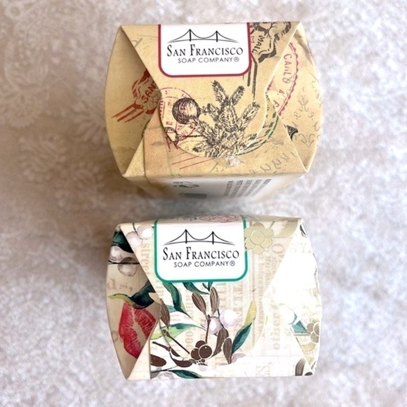 Brand New Set of 2 Triple-Milled Scented Bath Soap Christmas Cranberry Mistletoe - Picture 4 of 11